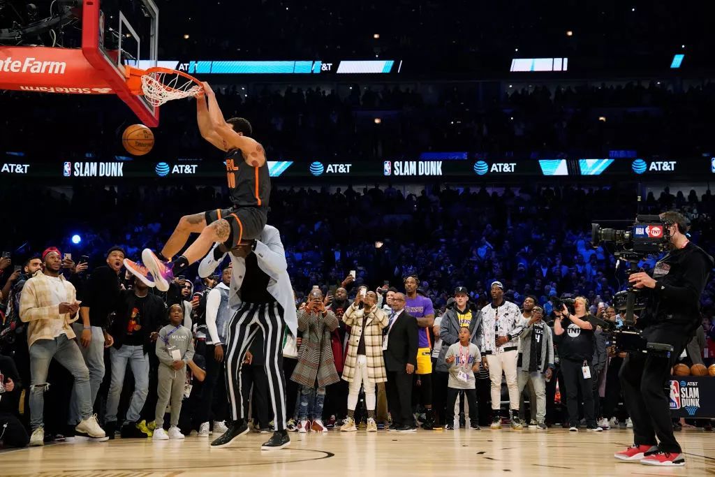 截然不同的 截然不同的