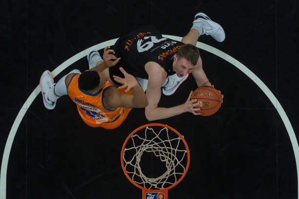 阻挡年轻人 阻挡年轻人